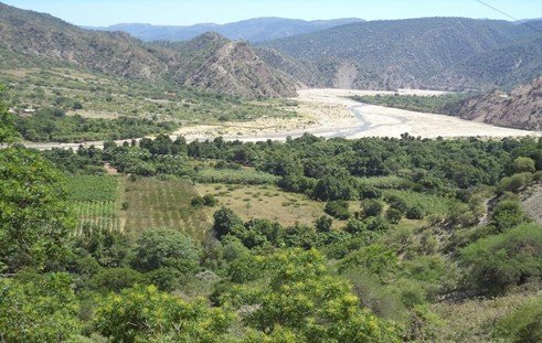 Rio chico Valles y Cultivos de la comunidad La Compuerta dentro de APM ANMI Monte Willca